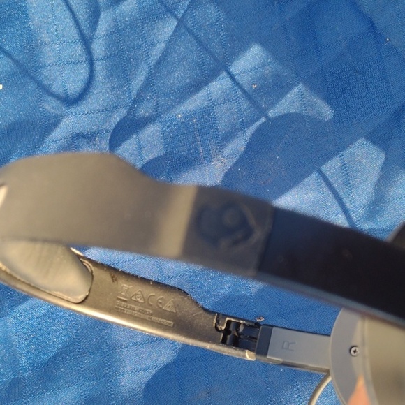 Skullcandy Wired Headphones - Picture 2 of 2